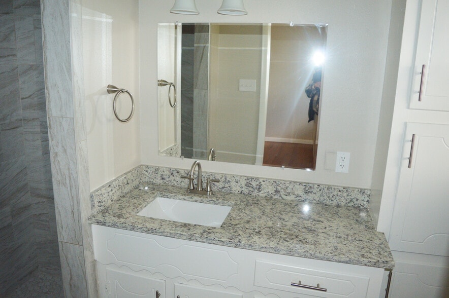 Master bath - 544 Willowood Ln