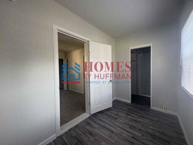 Building Photo - Two Bedroom House | Detached Garage