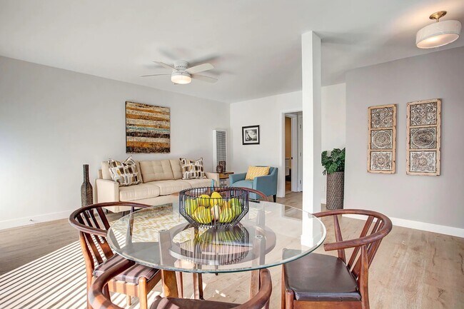 Interior Photo - 1543 Stanford St