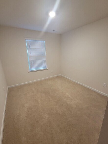 Building Photo - 1325 Broholmer Ln