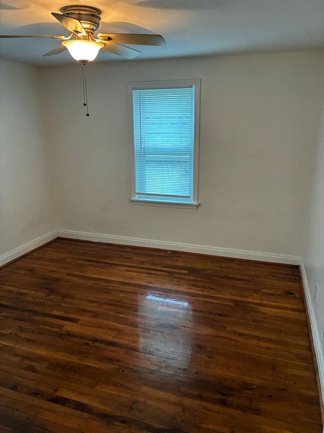 Building Photo - 2 bed 1 bath Conveniently located in Overland on Page