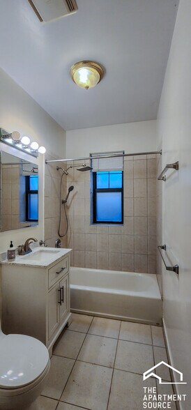 Building Photo - 831 Seward St