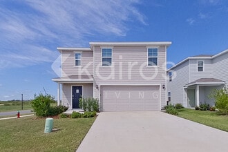 Building Photo - 8740 SW 43rd Ter