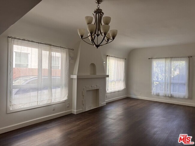 Building Photo - 1325 S Rimpau Blvd