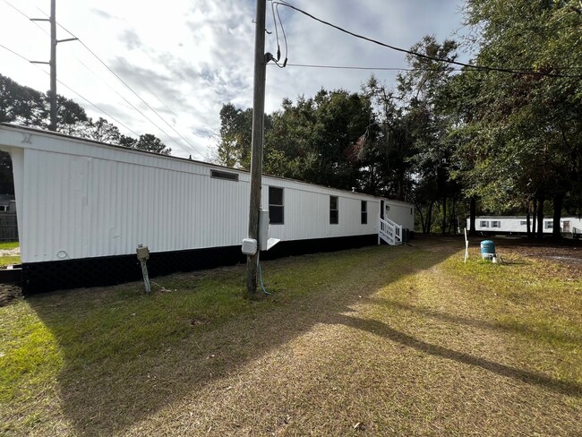 Building Photo - Mobile Home in St. Helena