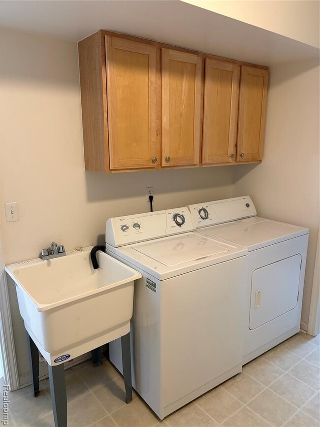 Building Photo - 28518 Carlton Way Dr