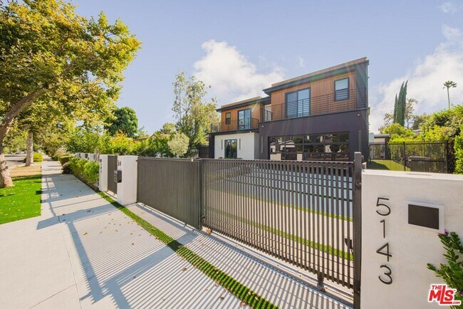 Building Photo - 5141 Varna Ave