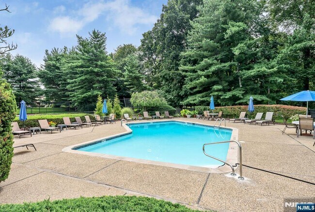 Building Photo - 43 Forsgate Ct