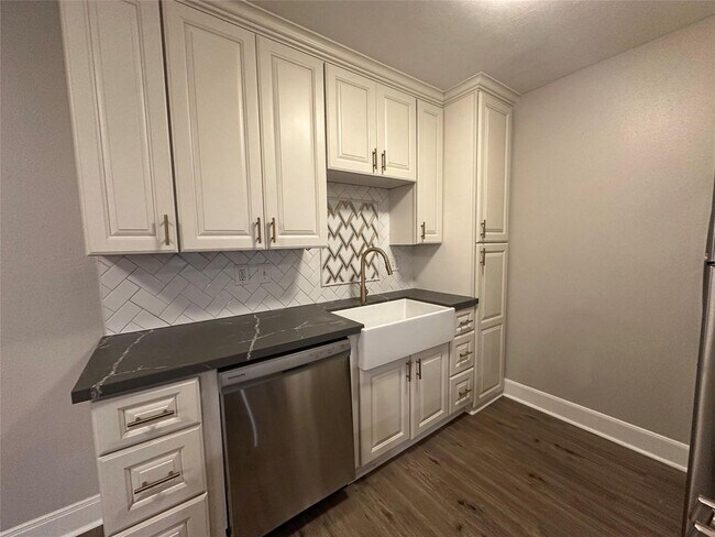 Building Photo - 2250 Bering Dr