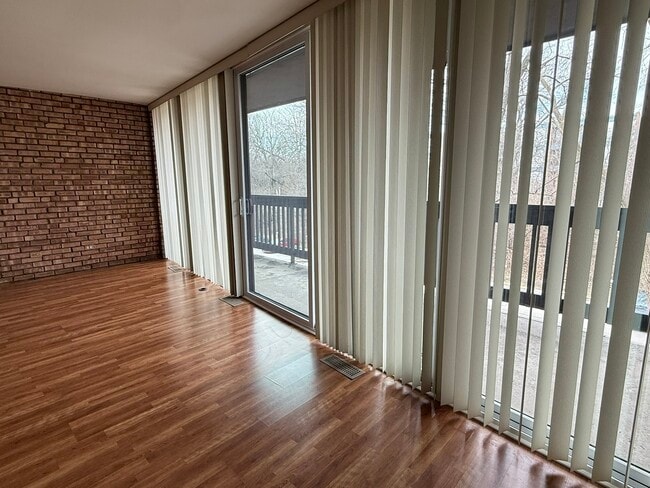 Building Photo - 5500 Hillcrest Ln