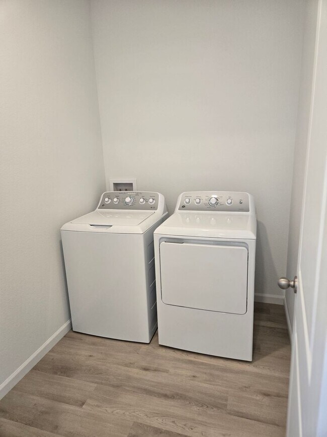 Building Photo - Brand New Aurora Highlands Ranch