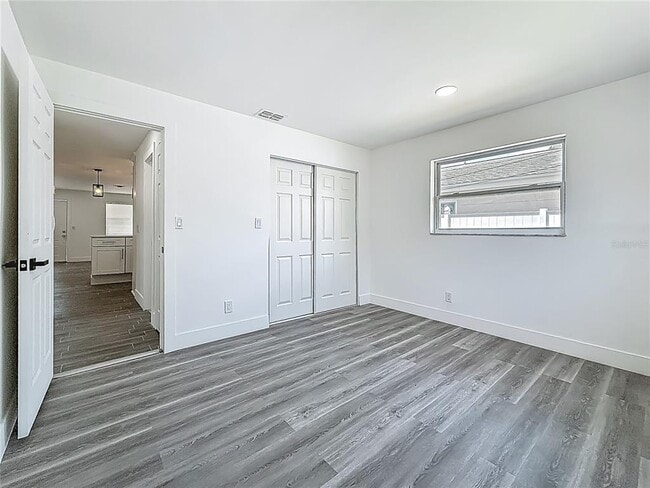 Building Photo - 1755 Shore Acres Blvd NE