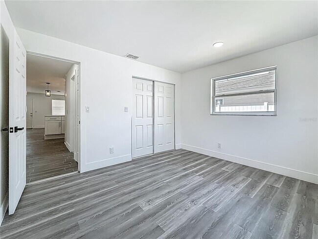 Building Photo - 1755 Shore Acres Blvd NE