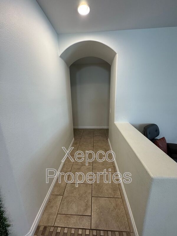Building Photo - 80746 Diamondback Trail