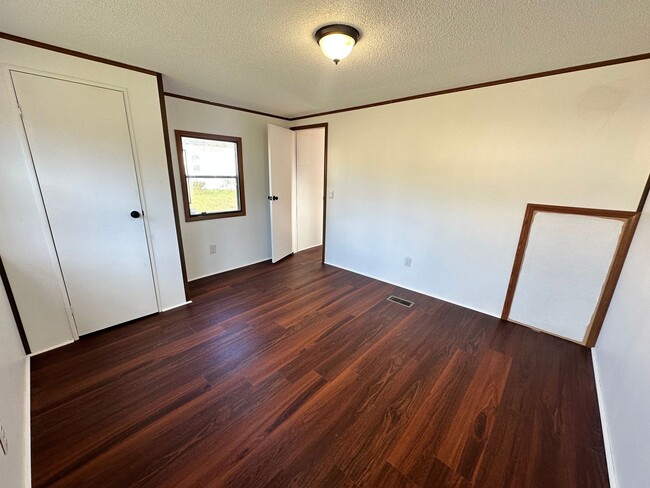 Building Photo - Newly Renovated 2-Bedroom in Rice, VA!