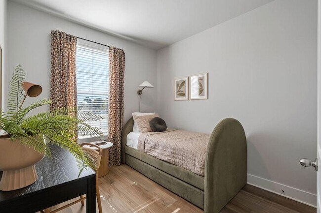 Building Photo - 1575 Cedars Rd SE