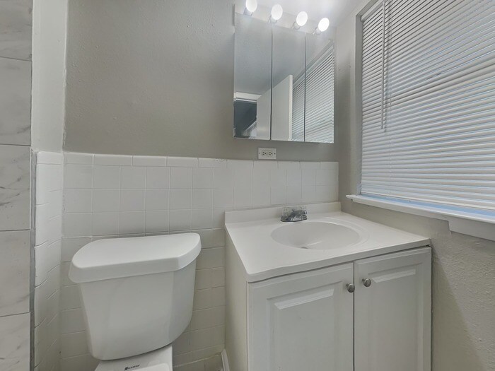 Building Photo - 1401 Wisteria Way