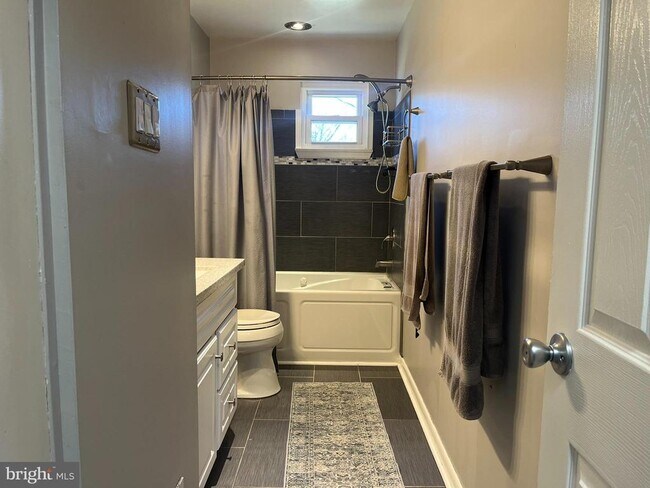 Building Photo - 3806 Byxbee Rd