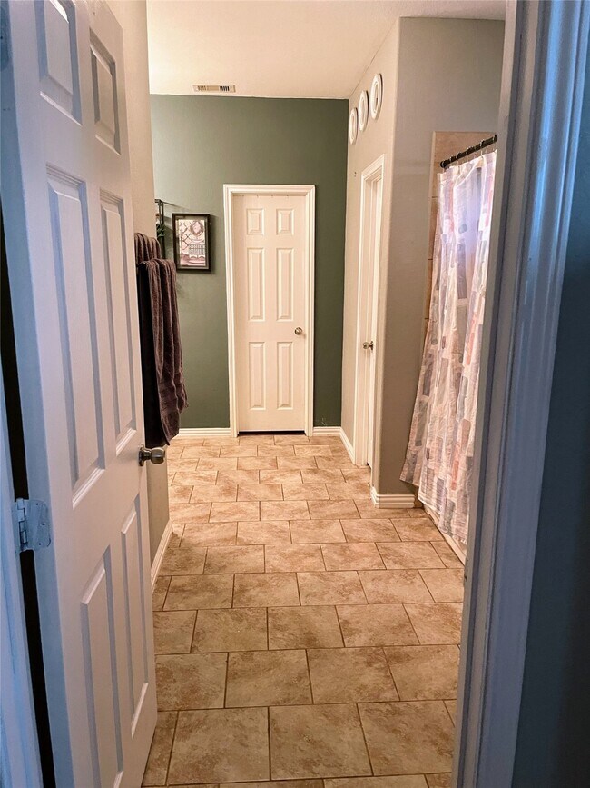 Building Photo - 2662 Magnolia Fair Way