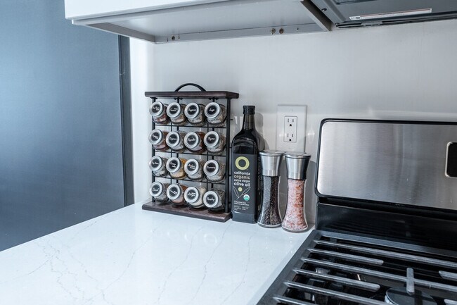 Building Photo - 2359 Oakwood Dr