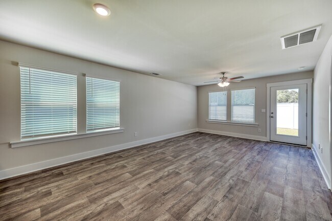 Building Photo - 109 S Grassland Rd