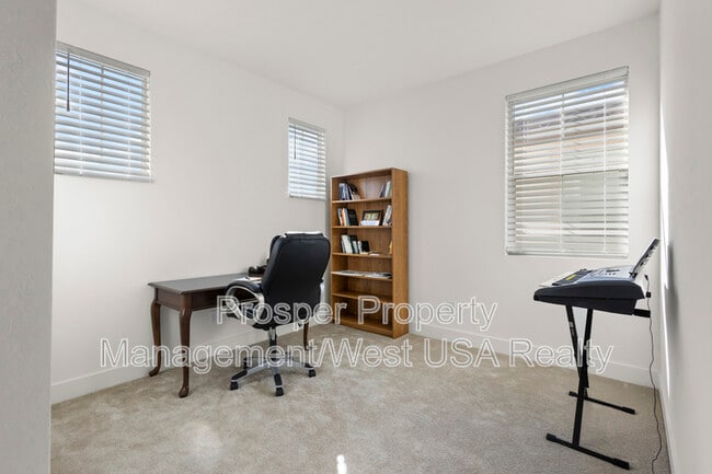 Building Photo - 21317 E Kingbird Dr