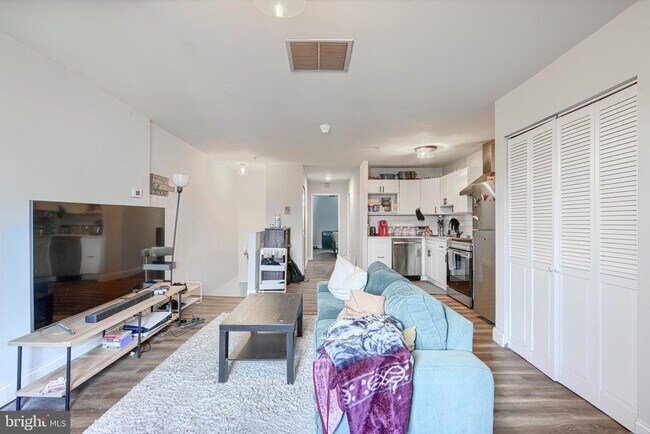 Building Photo - 1729 Guilford Ave