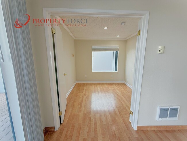 Building Photo - 870 Balboa Ln