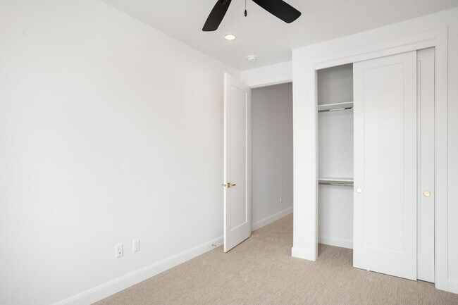 Building Photo - 1008 Manen St