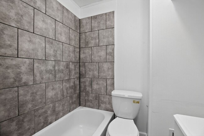 Building Photo - Narcissus