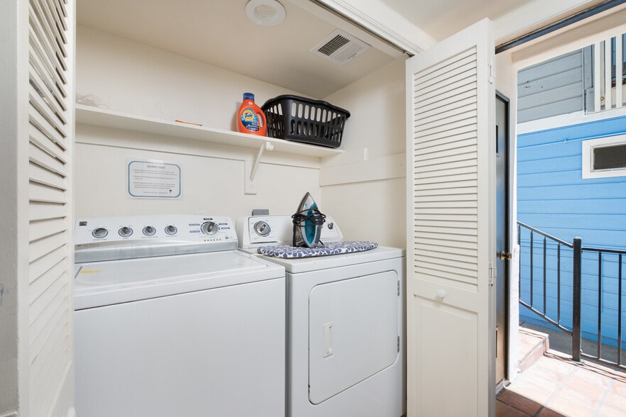 Building Photo - 732 Jersey Ct