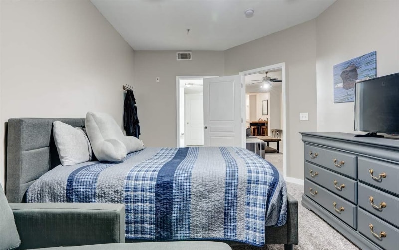 Building Photo - 401 20th St S