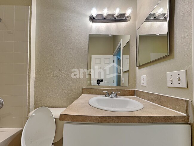 Building Photo - 8807 Sandy Plains Dr