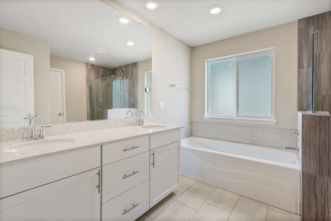 Building Photo - Extravagant Home for Rent - Heart of Covington