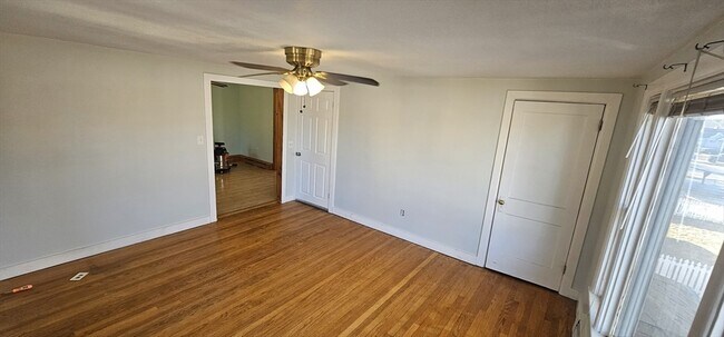 Building Photo - 123 Scott St