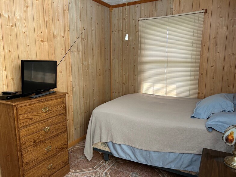 Building Photo - 321 Elsa Dr