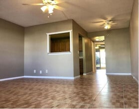 Building Photo - 91 Ventnor E