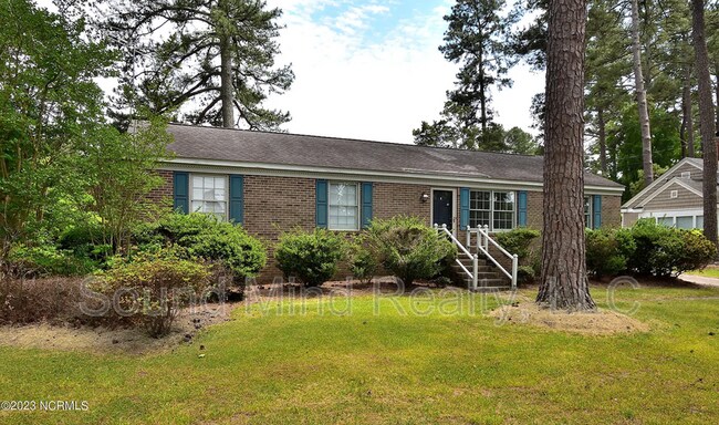 Building Photo - 1633 Country Club Rd