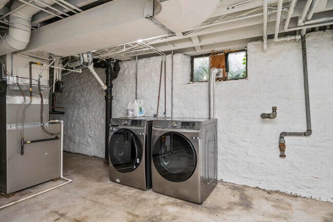 Building Photo - 1411 Fontaine Rd