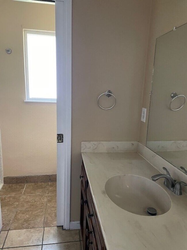 Building Photo - Lease Your Dream Home in the Country!
