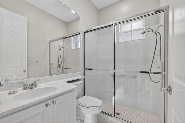 Building Photo - 121 Savona Dr