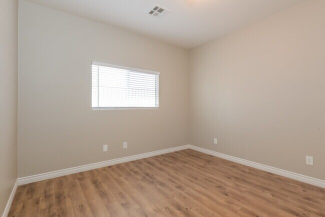 Building Photo - 1217 Grove Park St