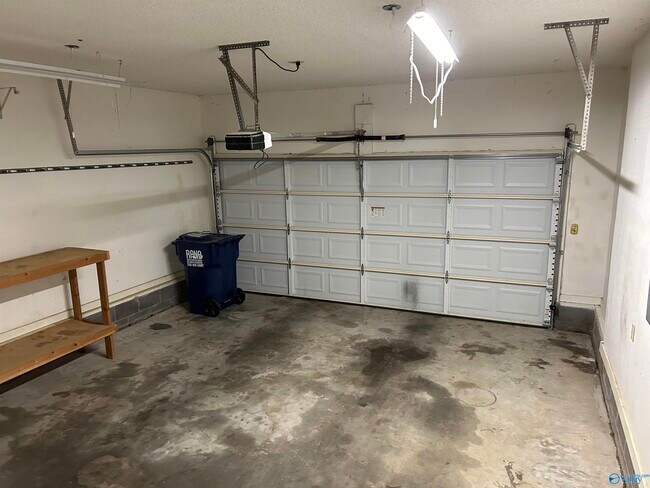 Building Photo - 503 Highland Dr