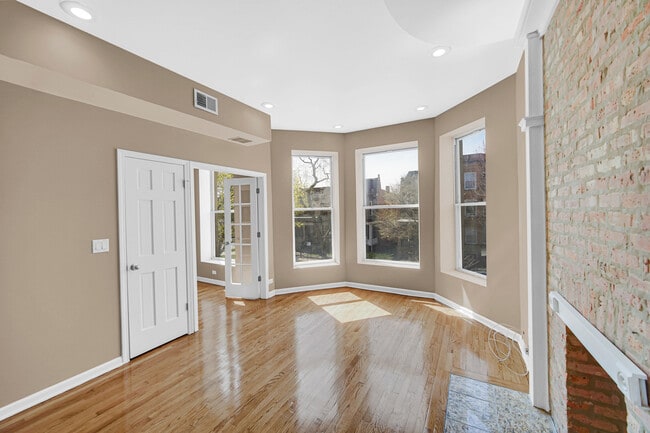 Building Photo - 6547 S Woodlawn Ave