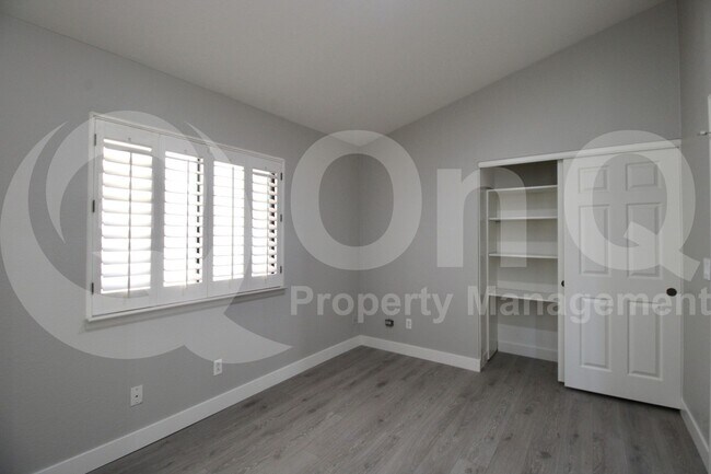 Building Photo - 15845 N 51st St