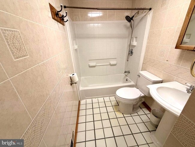 Building Photo - 5052 Lakeland Ct