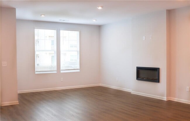 Building Photo - 483 Crown Dr