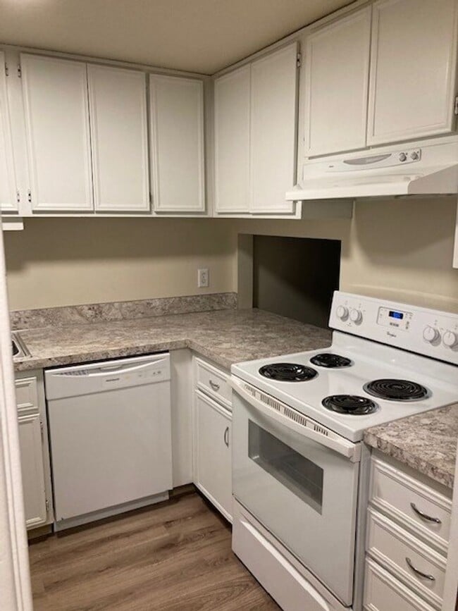 Building Photo - 3883 Colony Oaks Dr