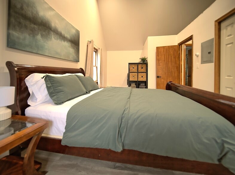 Building Photo - 457 Jackson Ave