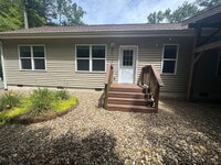 Building Photo - "Charming 3-Bed Retreat in Hendersonville ...
